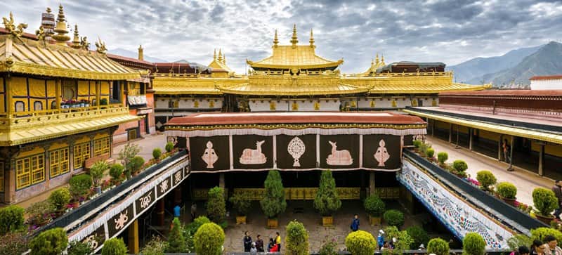 Menyelami Wisata Spiritual Tibet Kuil dan Tradisi Himalaya