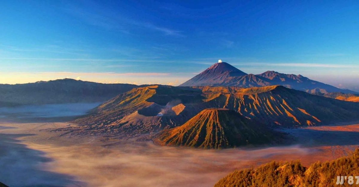 Indah, Sunrise Gunung Bromo Panorama Memukau Wisatawan