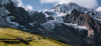 Hiking Menantang di Swiss Alps Jungfraujoch dengan Panorama Indah