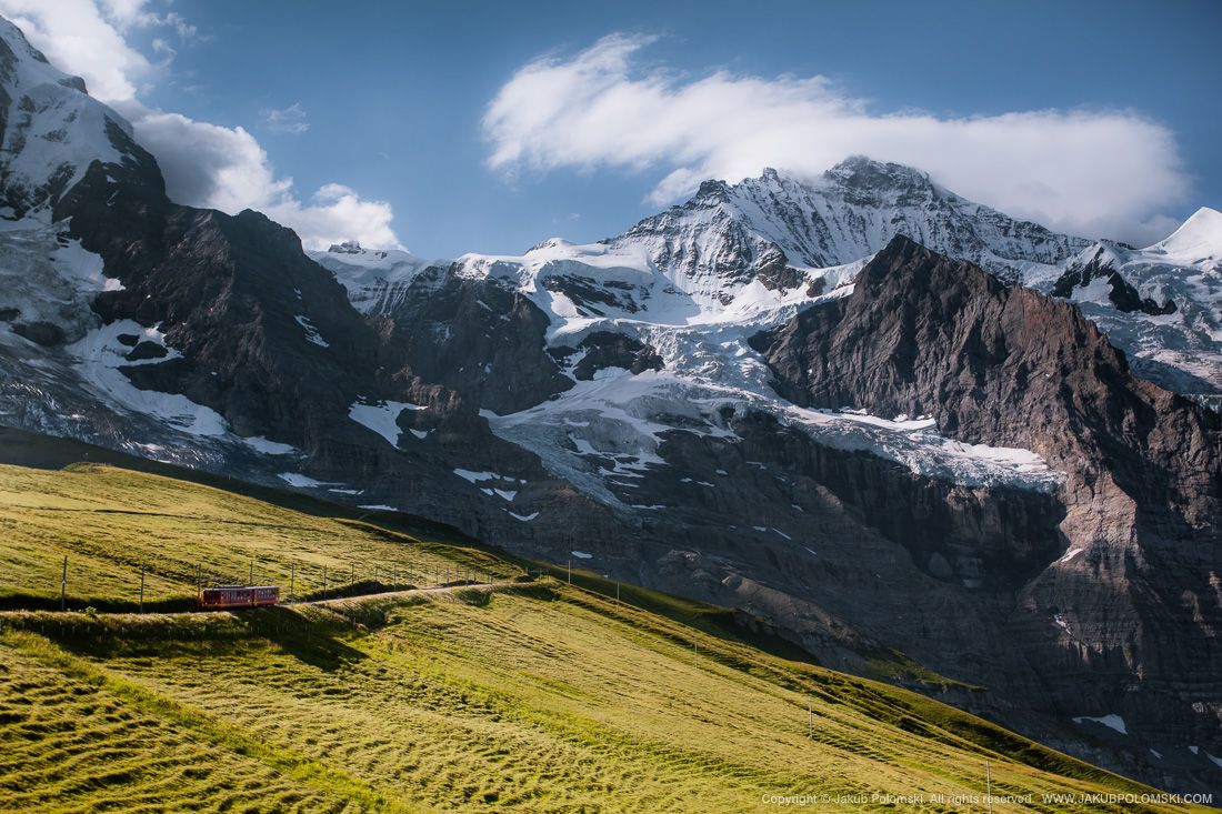 Hiking Menantang di Swiss Alps Jungfraujoch dengan Panorama Indah