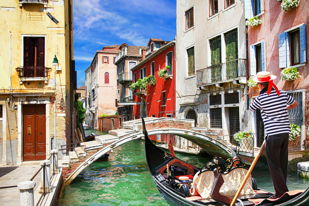 Pesona Abadi Kanal Romantis Venesia untuk Wisata Pasangan