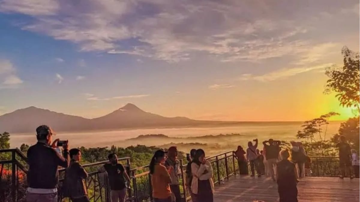Mistis, Sunrise Punthuk Setumbu Borobudur Memukau