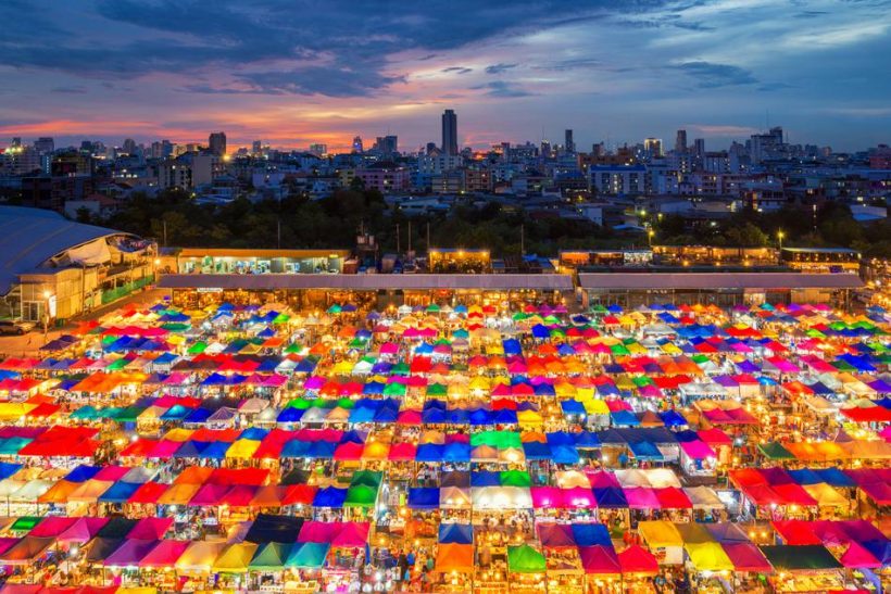 Meriah, Pasar Chatuchak Bangkok Thailand Surga Belanja Murah