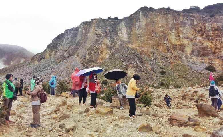 Trekking Gunung Papandayan Surga di Garut yang Menarik!