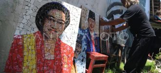Seru Bikin Seni Mozaik Keramik Warna-Warni Bernilai Seni Tinggi