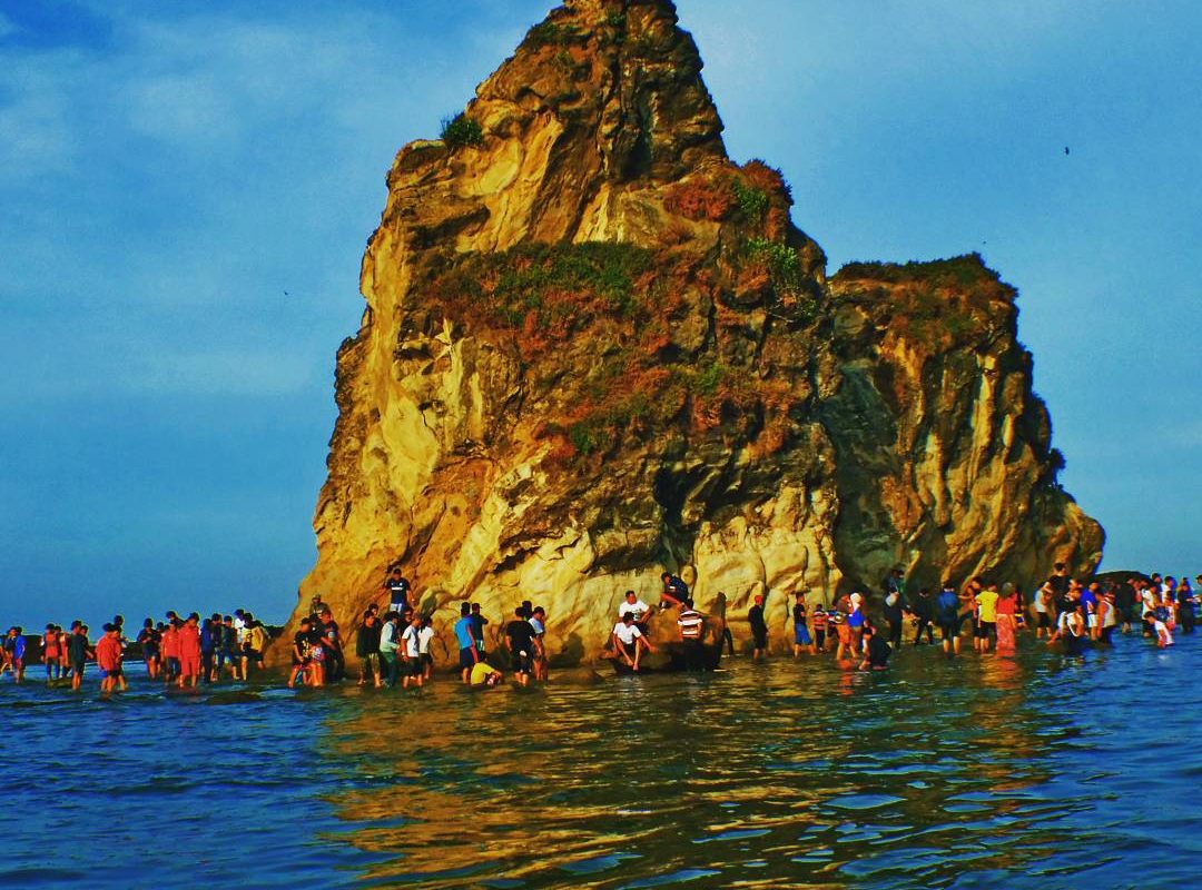 Cantik Alami Pantai Sawarna Banten, Surga Pecinta Alam