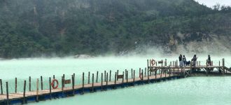Romantis, Kawah Putih Ciwidey Bandung Penuh Kabut Eksotik