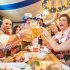 Makan Siang Khas Bavaria Di Oktoberfest Munich Foto Stok - Unduh Gambar ...