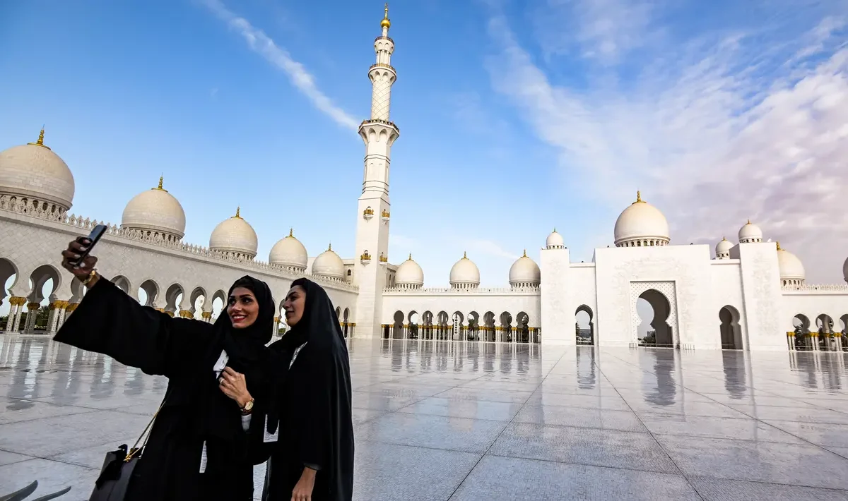 Masjid Sheikh Zayed Abu Dhabi Religius, Megah, dan Spiritual