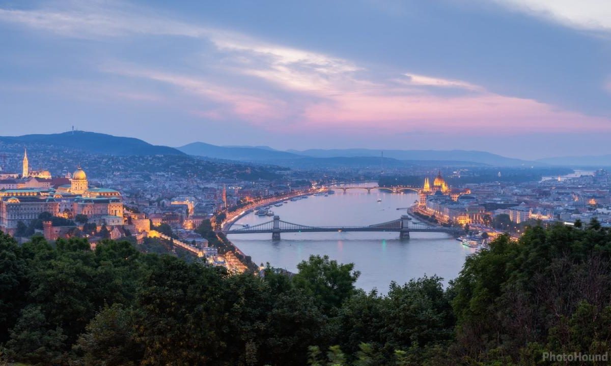 Bukit Gellért di Musim Gugur Panorama Budapest yang Memukau