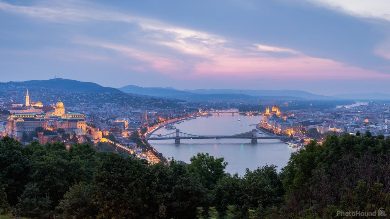 Image of Gellért Hill - Budapest Views | 1028261 Bukit Gellért di Musim Gugur, Panorama Terbaik Kota Budapest