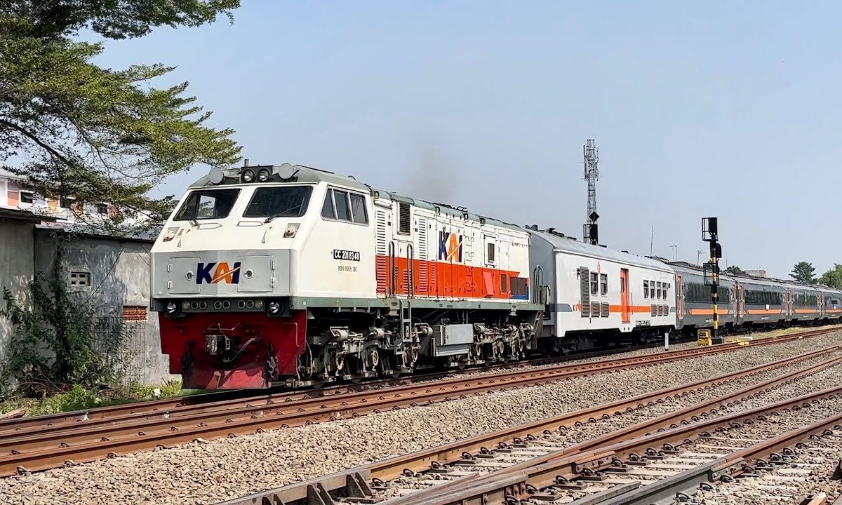 Serunya naik kereta ekonomi lintas Pulau Jawa Petualangan hemat penuh cerita