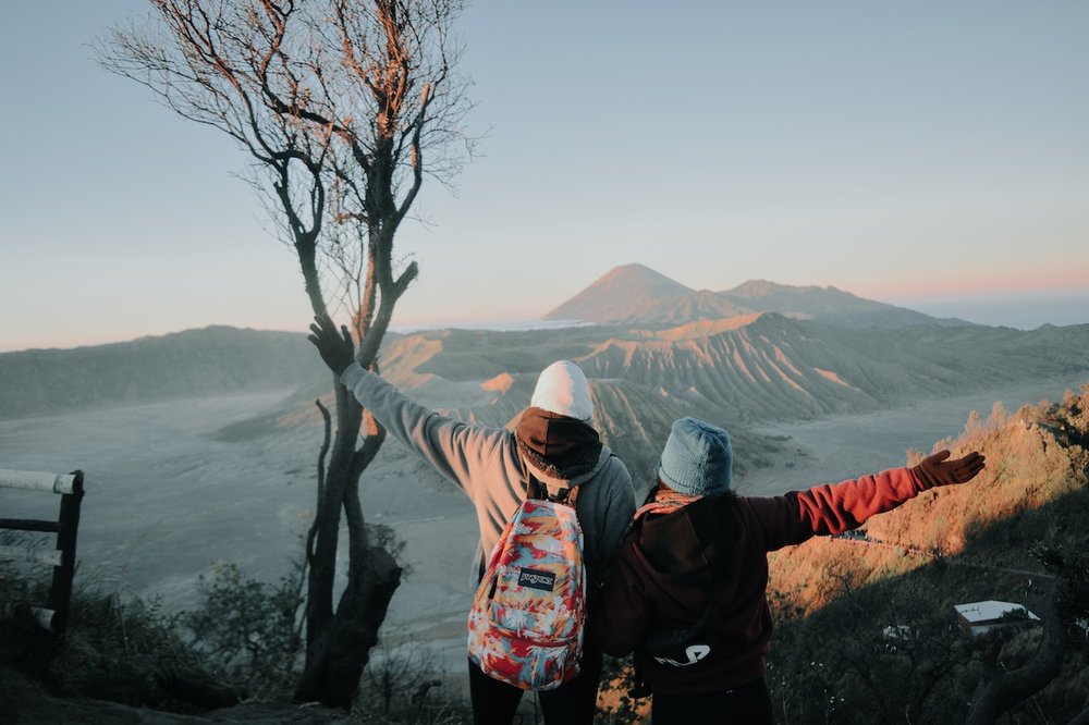 5 Destinasi Wajib Saat Pertama Kali Berkunjung ke Bromo Menikmati pemandangan Bromo tanpa ikut tur mahal
